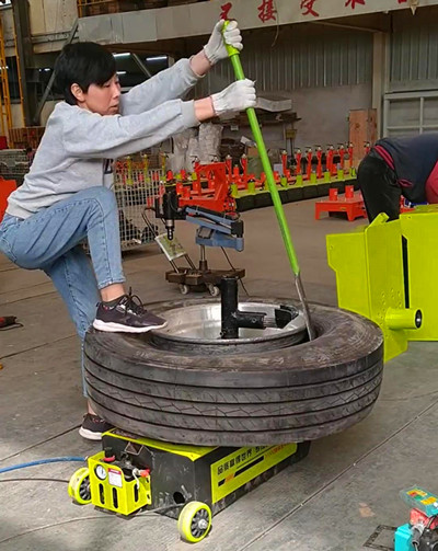 扒胎機